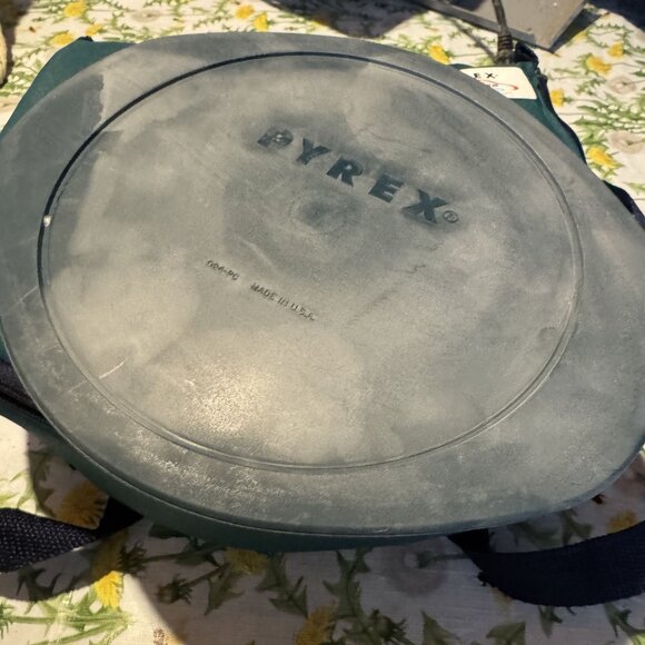 PYREX Portables Hot  Cold Food Carrier Set / Sculptured 2-Qt Glass Casserole Dis - Picture 8 of 9